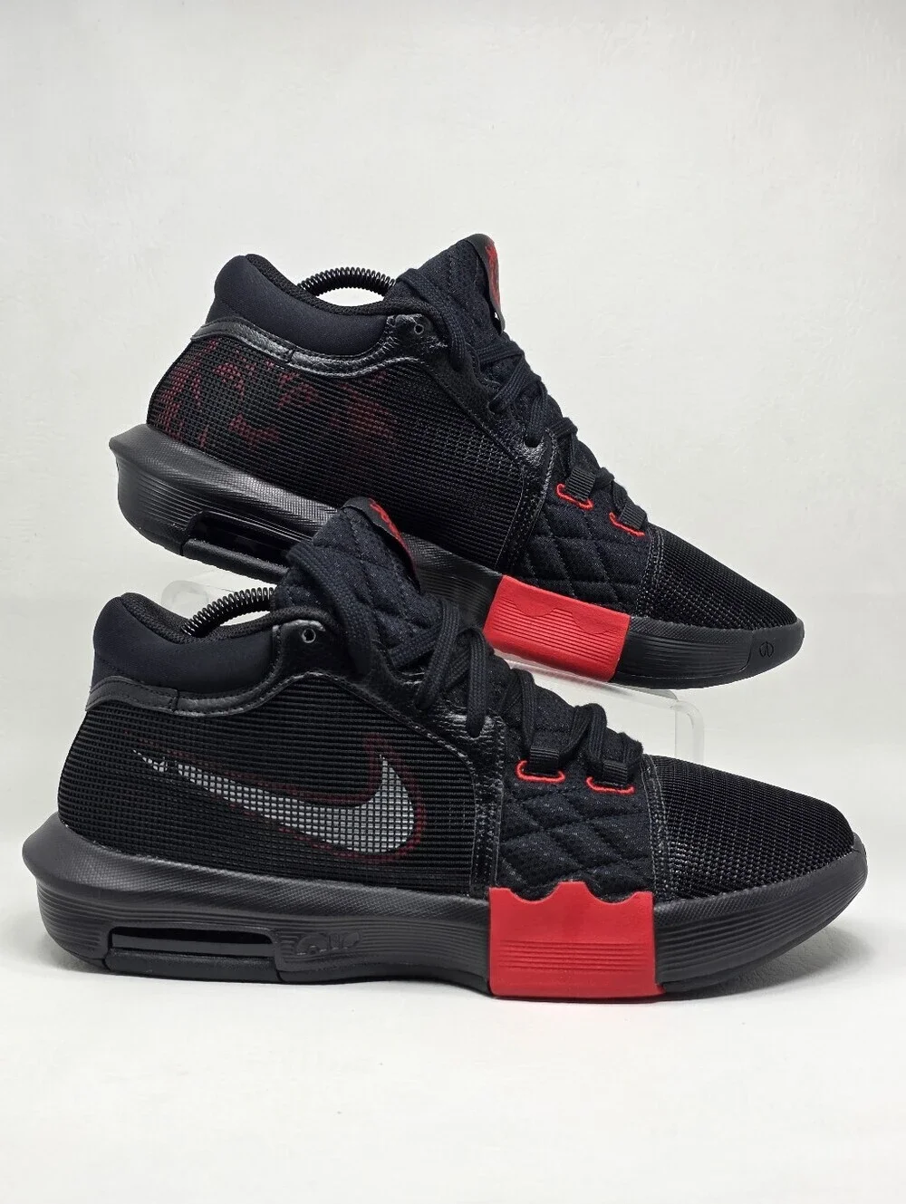 Nike LeBron James Witness 8 Black / University Red Sneakers Men’s Size 11 New